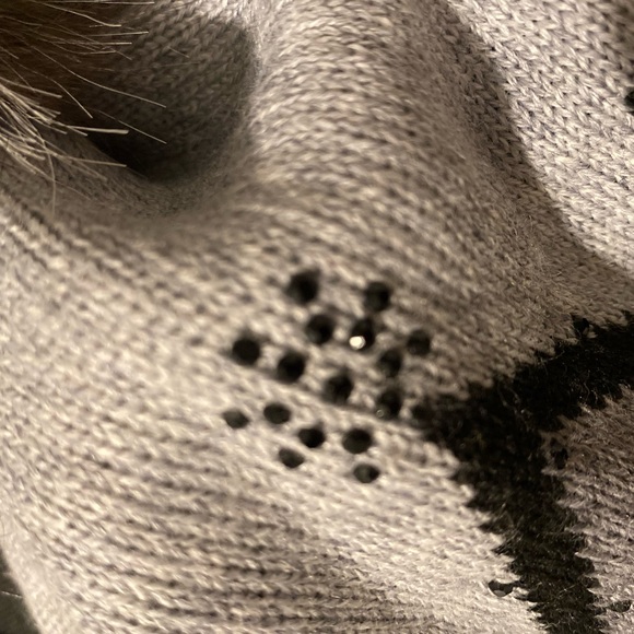 HARRICANA SNOW BEANIE WITH UPCYCLED SILVER FOX FUR POM RARE Grey/Black MIX - Picture 6 of 15